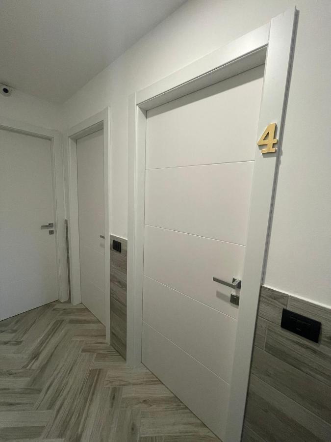 Holiday Rooms Rho Exterior photo