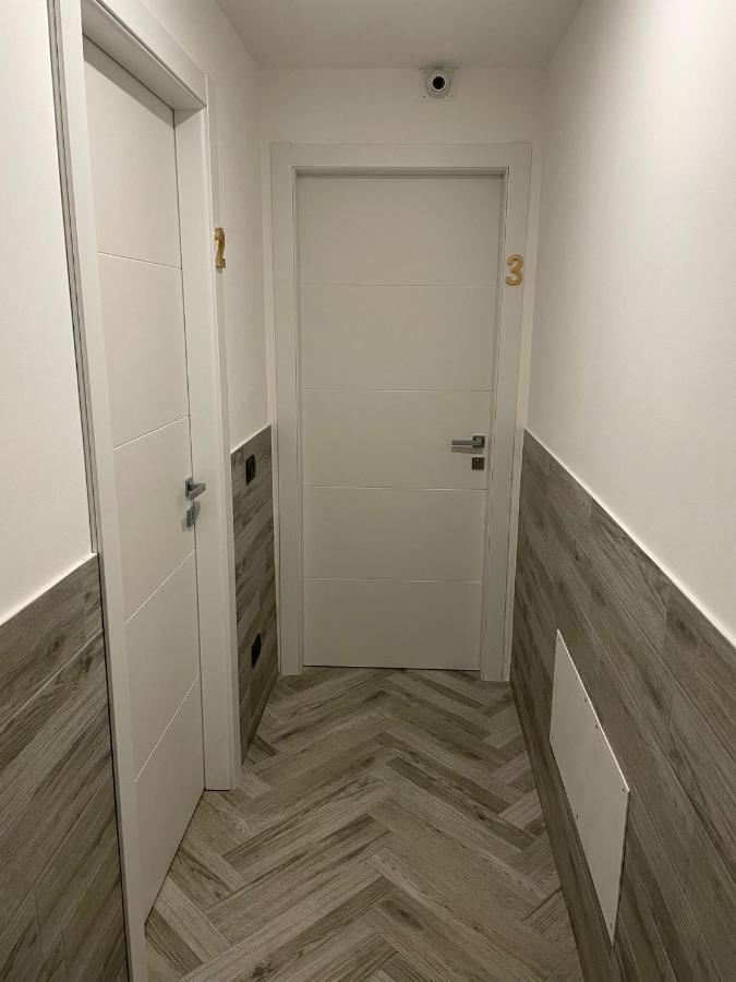 Holiday Rooms Rho Exterior photo